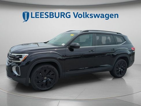 Certified 2025 Volkswagen Atlas SE w/ Black Wheel Package AWD/4WD image 13