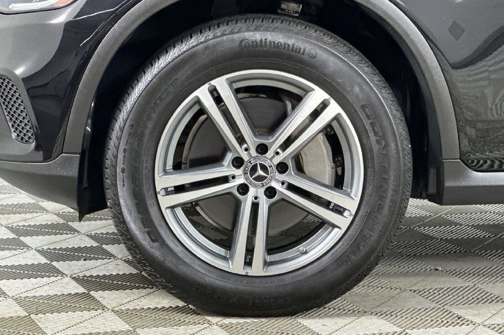 Used 2020 Mercedes-Benz GLC 300 4MATIC image 32