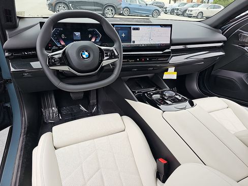 Used 2025 BMW 530i RWD image 16