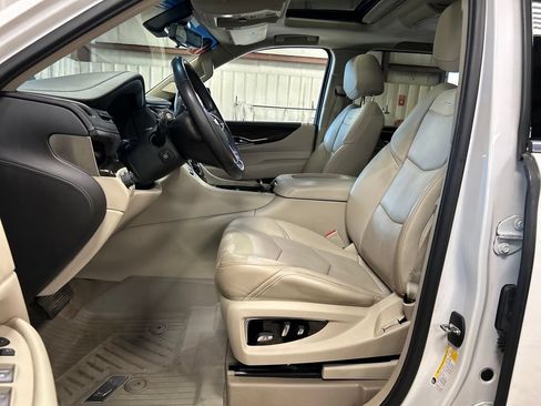 Used 2019 Cadillac Escalade ESV Premium Luxury AWD/4WD image 14