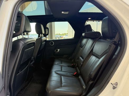 Used 2018 Land Rover Discovery SE image 20
