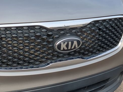 Used 2017 Kia Sorento LX image 13
