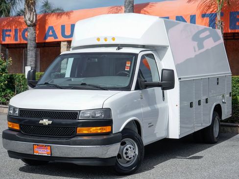 Used 2019 Chevrolet Express 4500 w/ Power Convenience Package RWD image 5