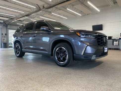 Used 2025 Honda Pilot EX-L image 3