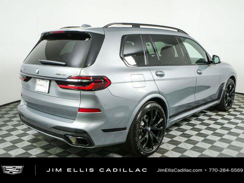 Used 2024 BMW X7 xDrive40i w/ M Sport Package AWD/4WD image 3