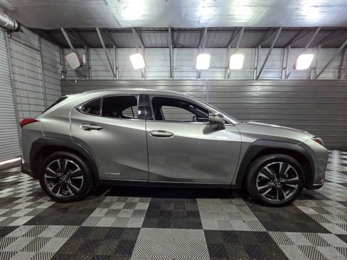 Used 2019 Lexus UX 250h w/ Accessory Package image 9