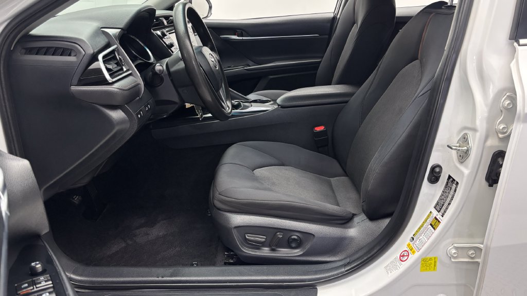 Used 2018 Toyota Camry LE FWD image 10
