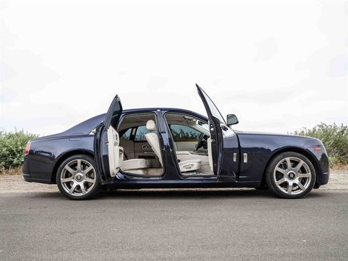 Used 2012 Rolls-Royce Ghost RWD image 25