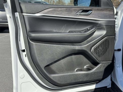 New 2026 Jeep Grand Cherokee Altitude image 26