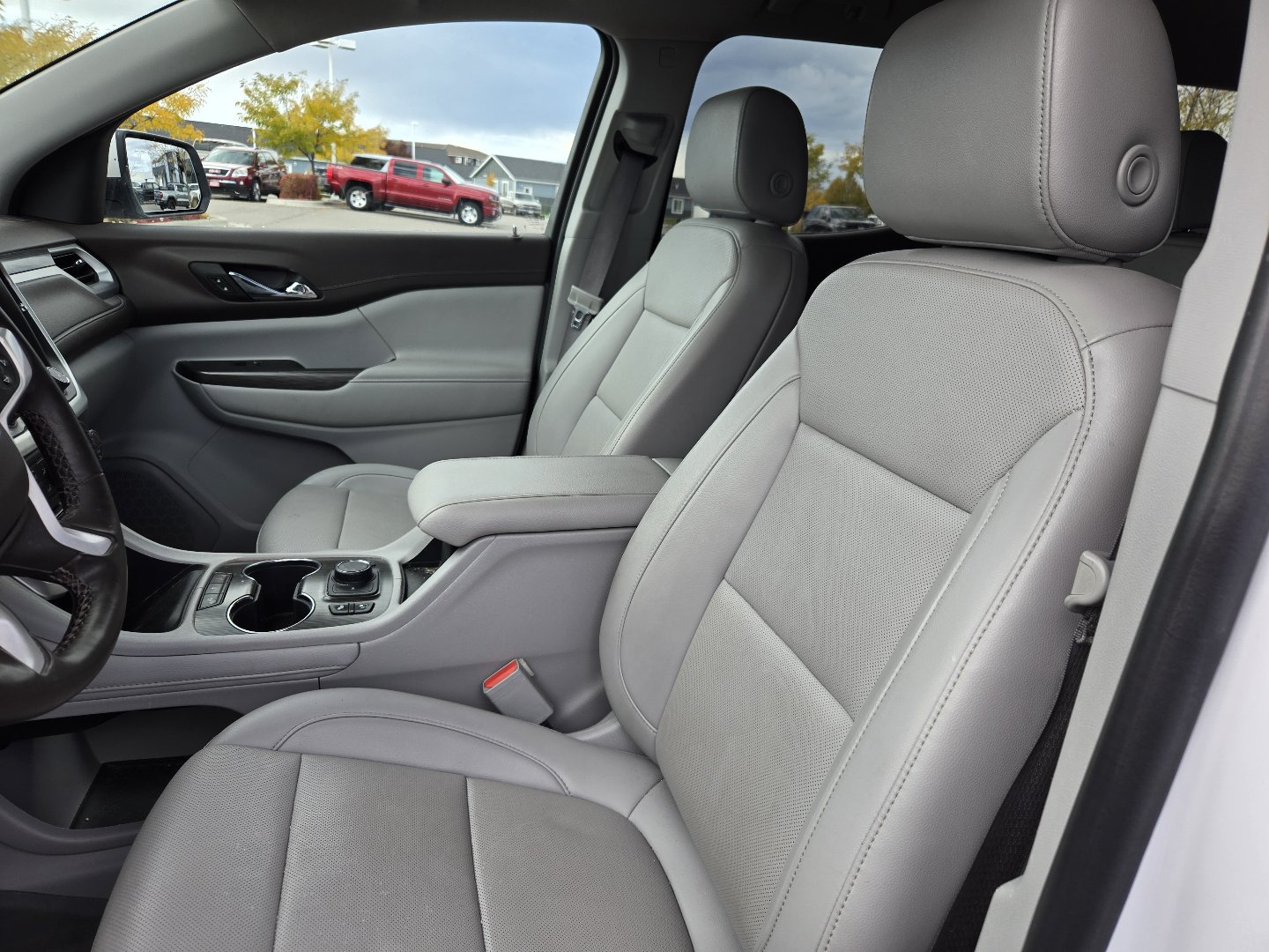Used 2023 GMC Acadia SLT w/ Technology Package AWD/4WD image 2