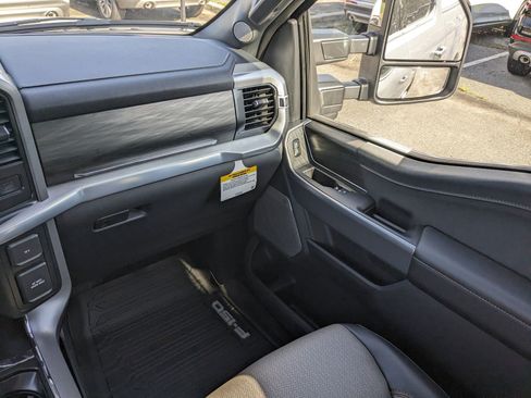 New 2025 Ford F150 Lariat w/ Equipment Group 501A Mid image 18