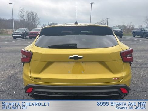 Used 2024 Chevrolet Trax RS w/ Driver Confidence Package image 4