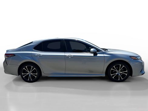 Used 2019 Toyota Camry SE FWD image 6