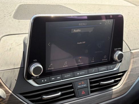 Used 2025 Nissan Altima 2.5 SV FWD image 9