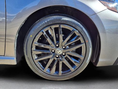 Used 2021 Toyota Camry SE image 9