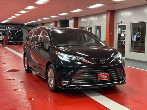 Certified 2023 Toyota Sienna Platinum AWD/4WD image 2