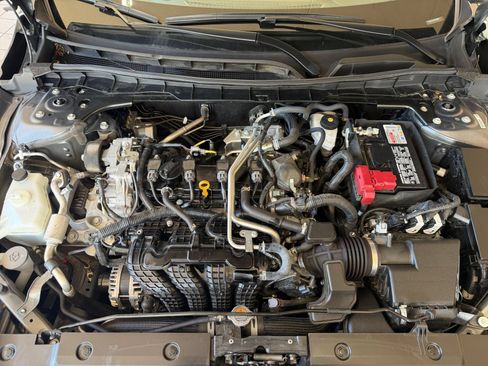 Used 2025 Nissan Altima 2.5 SV FWD image 27