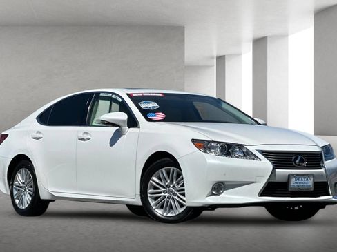 Used 2015 Lexus ES 350 w/ Premium Package FWD image 2