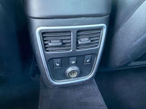 Used 2014 Chrysler 300 C AWD/4WD image 11