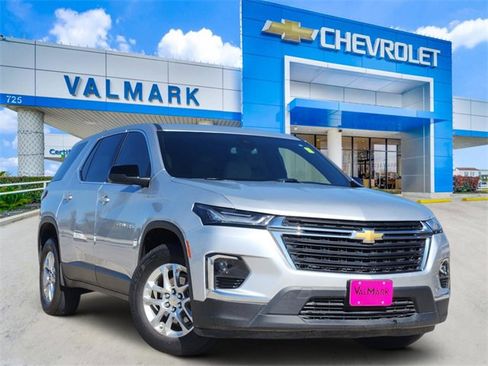 Used 2022 Chevrolet Traverse LS image 1