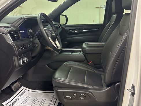 Used 2023 GMC Yukon XL Denali image 9