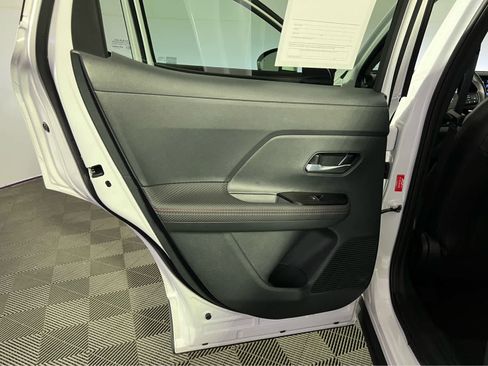 Certified 2025 Nissan Kicks SR FWD image 23