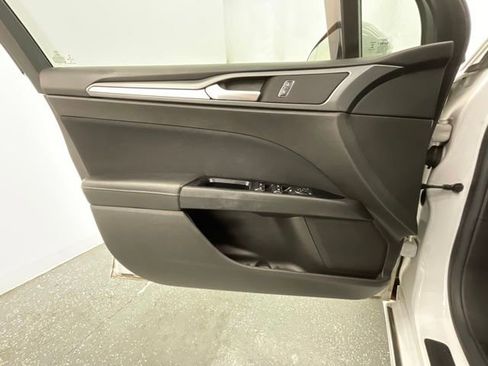 Used 2016 Ford Fusion SE FWD image 9