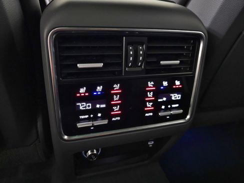 Used 2023 Porsche Cayenne Platinum Edition AWD/4WD image 35