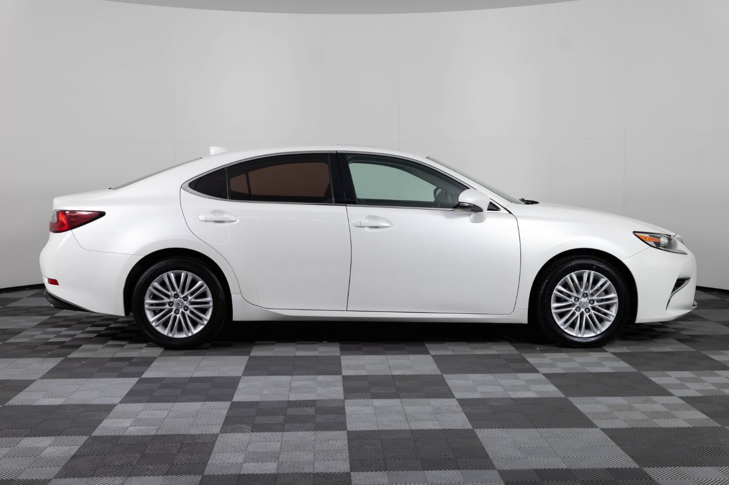 Used 2017 Lexus ES 350 w/ Accessory Package FWD image 9