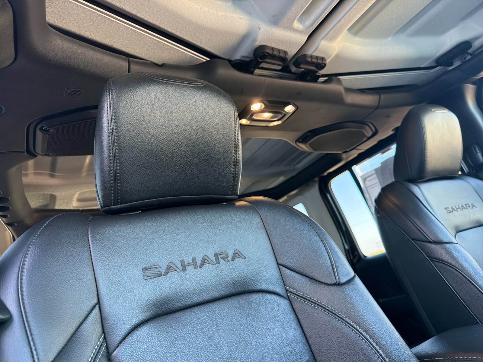 Used 2022 Jeep Wrangler Unlimited Sahara AWD/4WD image 19