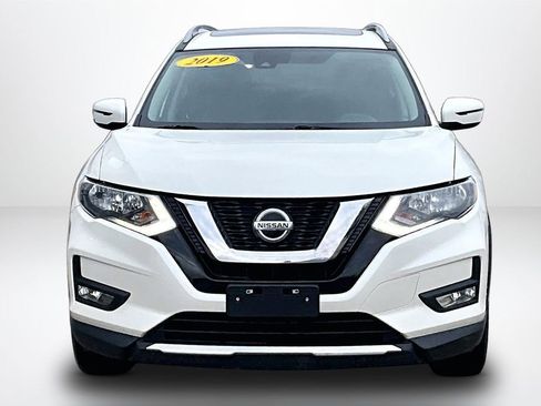 Used 2019 Nissan Rogue SV image 2