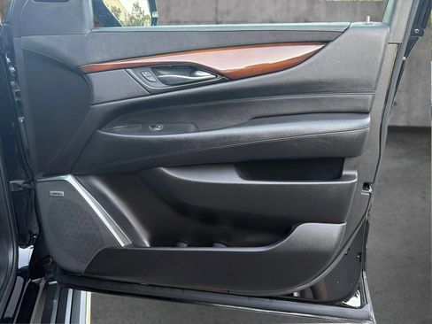 Used 2017 Cadillac Escalade Premium Luxury RWD image 21