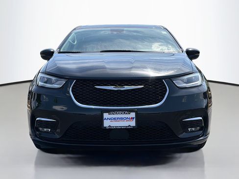 Used 2023 Chrysler Pacifica Touring-L FWD image 16