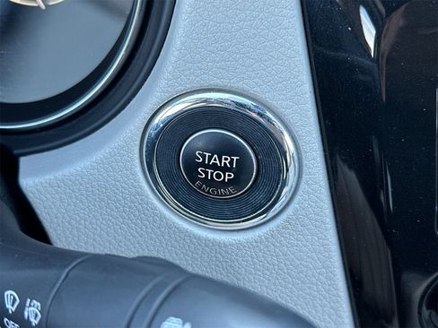 Used 2020 Nissan Rogue Sport SV image 24