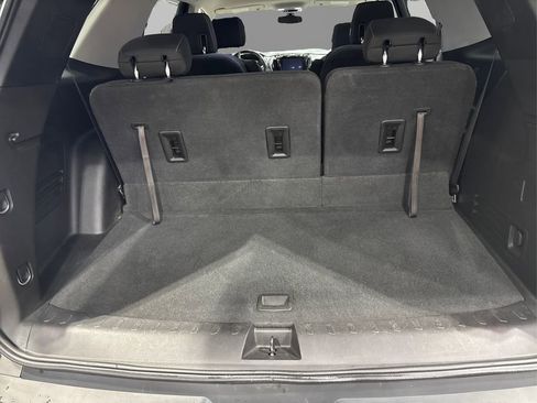 Used 2018 Chevrolet Traverse LT image 11