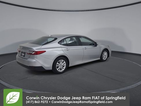 Used 2025 Toyota Camry LE image 15