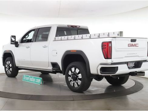 Used 2024 GMC Sierra 2500 Denali w/ Denali Reserve Package AWD/4WD image 8