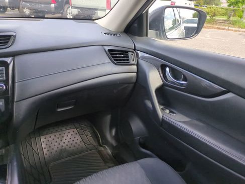 Used 2018 Nissan Rogue SV FWD image 14