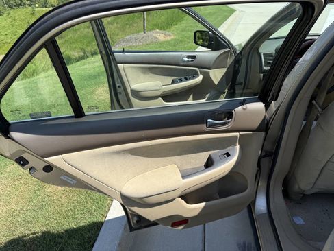 Used 2004 Honda Accord LX image 18