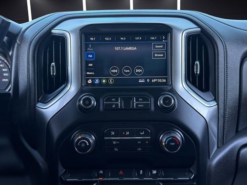 Used 2019 Chevrolet Silverado 1500 LT AWD/4WD image 18