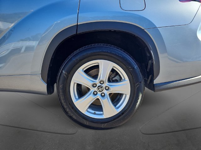 Used 2022 Toyota Highlander LE FWD image 35