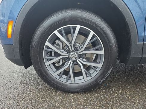 Used 2020 Volkswagen Tiguan SE w/ Panoramic Sunroof Package image 28