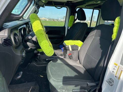 Used 2018 Jeep Wrangler Unlimited Sport image 16