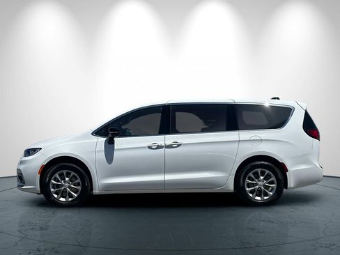 New 2026 Chrysler Pacifica Select AWD/4WD image 7