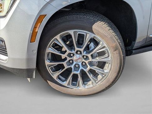 Used 2025 GMC Yukon XL Denali w/ Sun & Power Step Package image 10