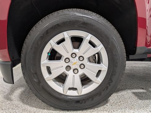 Used 2019 Chevrolet Colorado LT w/ Safety Package image 11