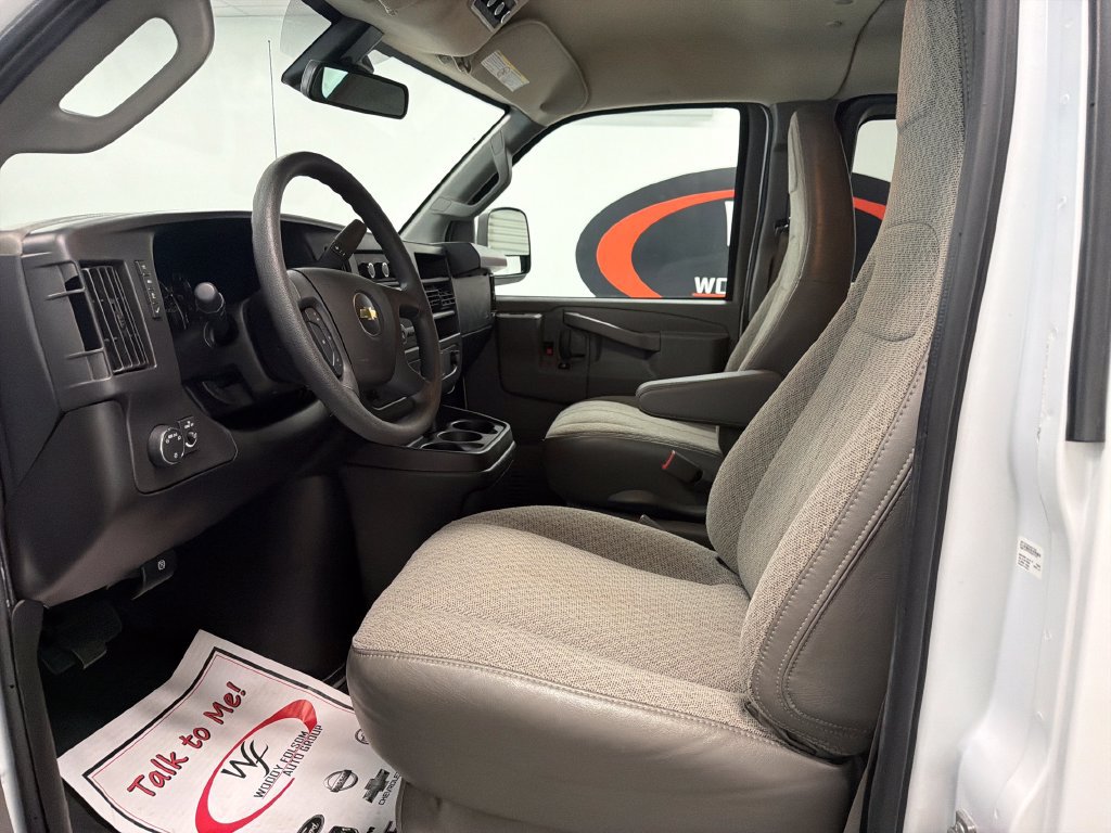 Used 2025 Chevrolet Express 3500 LT w/ LT Preferred Equipment Group RWD image 9
