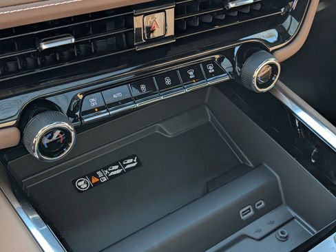 New 2026 Chevrolet Tahoe High Country AWD/4WD image 12