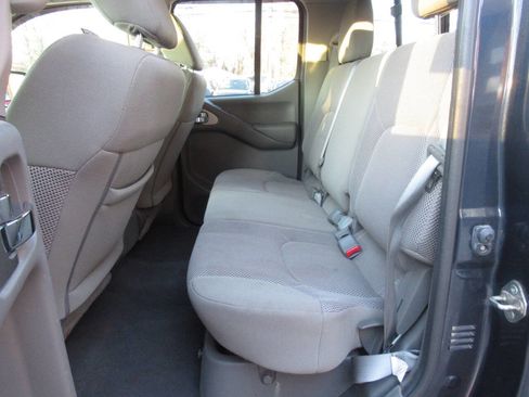 Used 2019 Nissan Frontier SV image 15