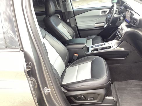 Used 2023 Ford Explorer XLT w/ Equipment Group 202A AWD/4WD image 10